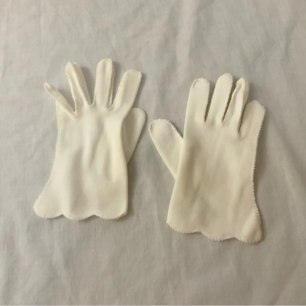 Vintage Girls Ivory/Cream Gloves c1960s